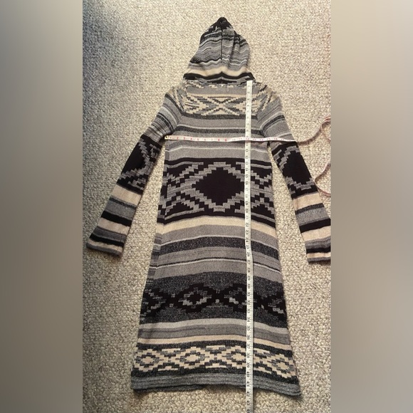 Mudd long cardigan Aztec print Boho western Sz Small black, gray, white EUC - Picture 5 of 5